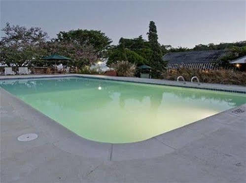 Paradise Beachfront Villas Rio Bueno ภายนอก รูปภาพ